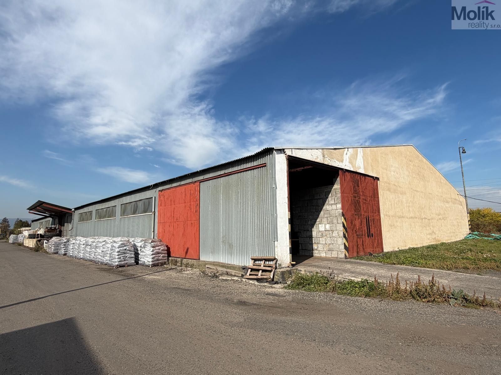 Sklad, 900 m²