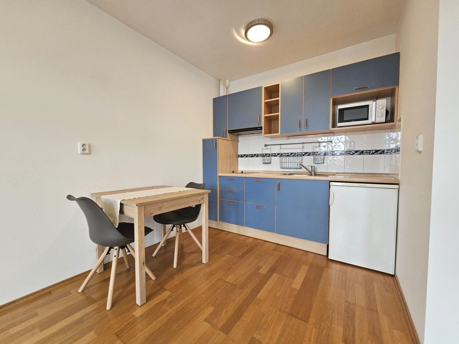 Pronájem byt 1+kk - Velké Kunratické, Praha, 41 m²