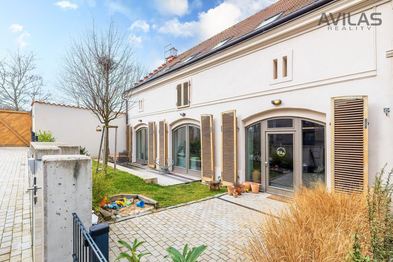 Prodej rodinný dům - Ke dvoru, Praha, 213 m²