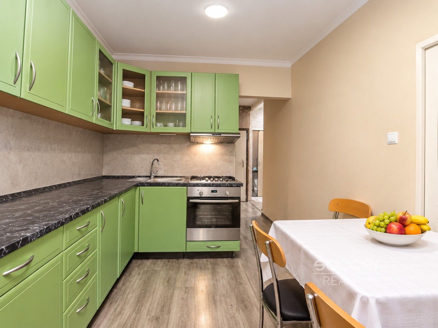 3+kk, Teplická, Praha, 60 m² - 1