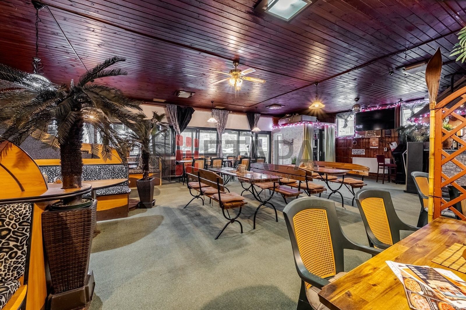 Restaurace · 390 m² · J. Opletala 1405, České Budějovice 2 - 4