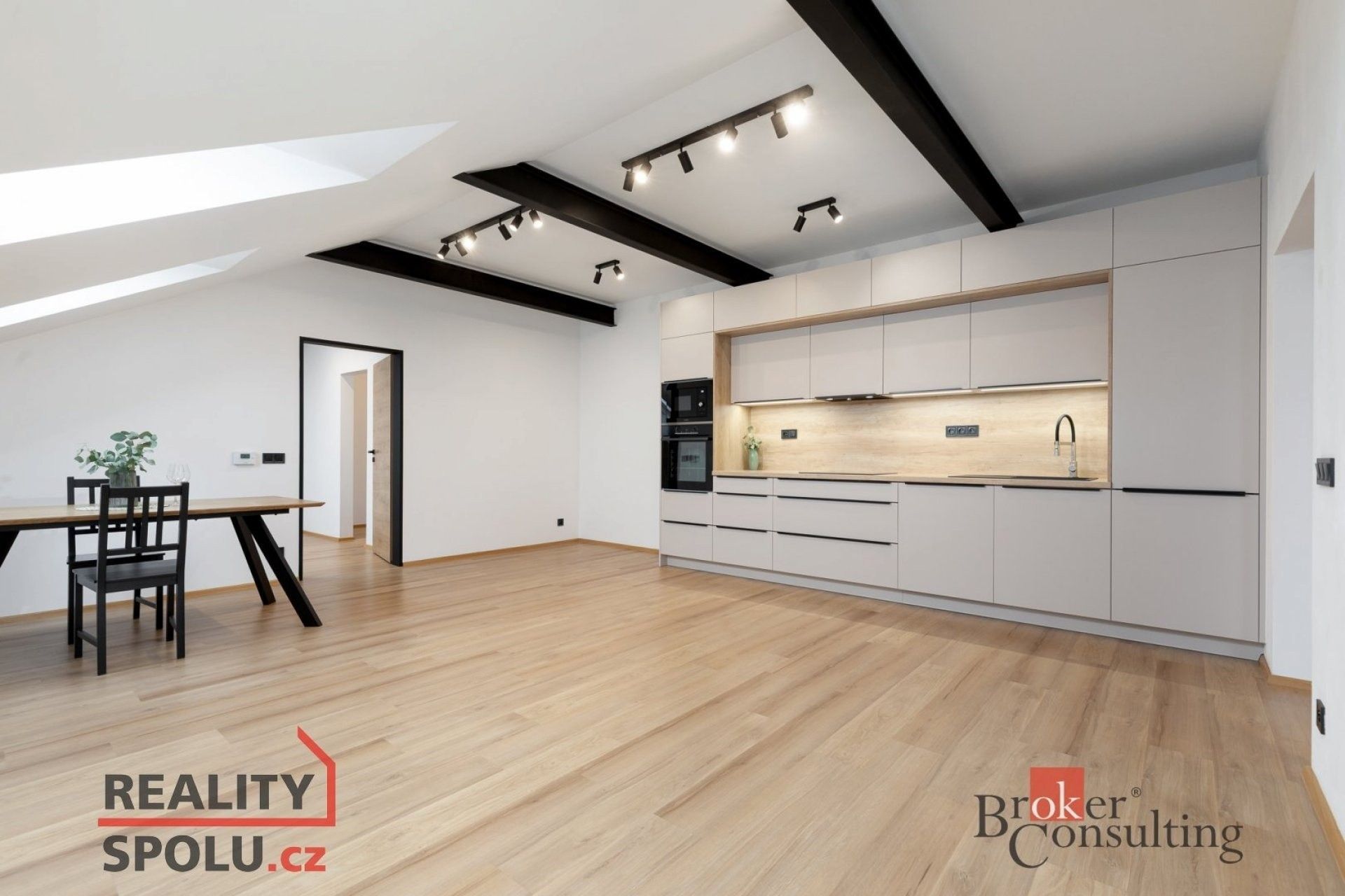 2+kk, Olomoucká, Opava, 65 m²