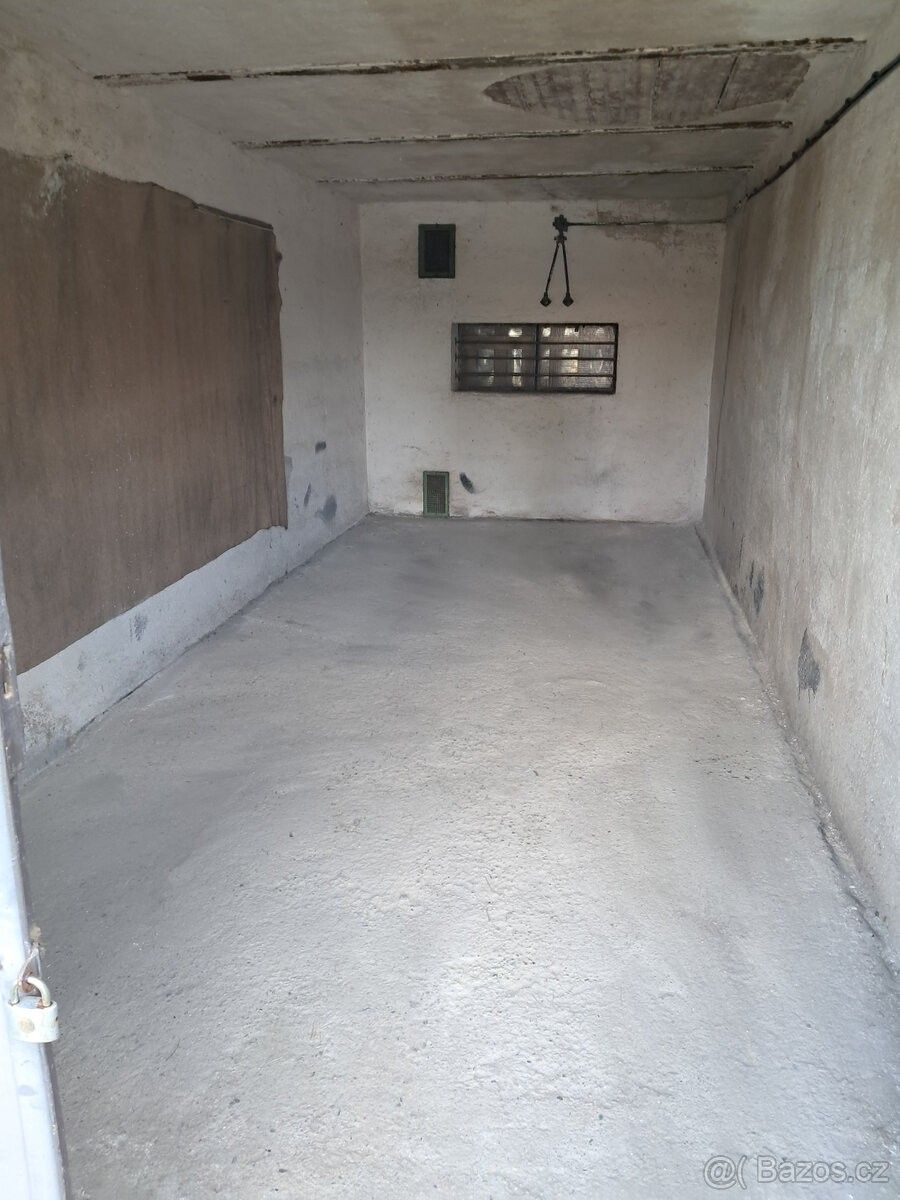 Garáže, Kladno, 272 04 - 2