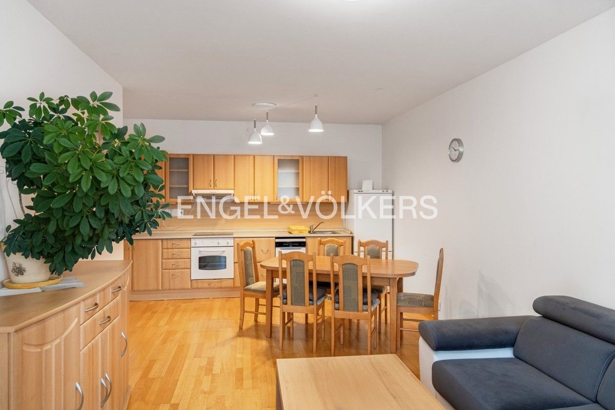 2+kk, Jeřabinová, Praha, 68 m²