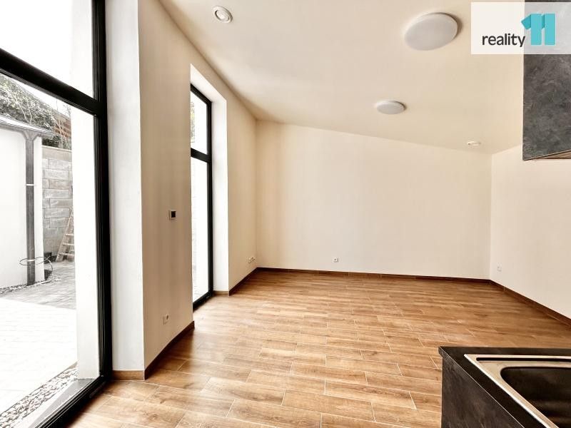Pronájem byt 1+kk - Michelská, Praha, 34 m²