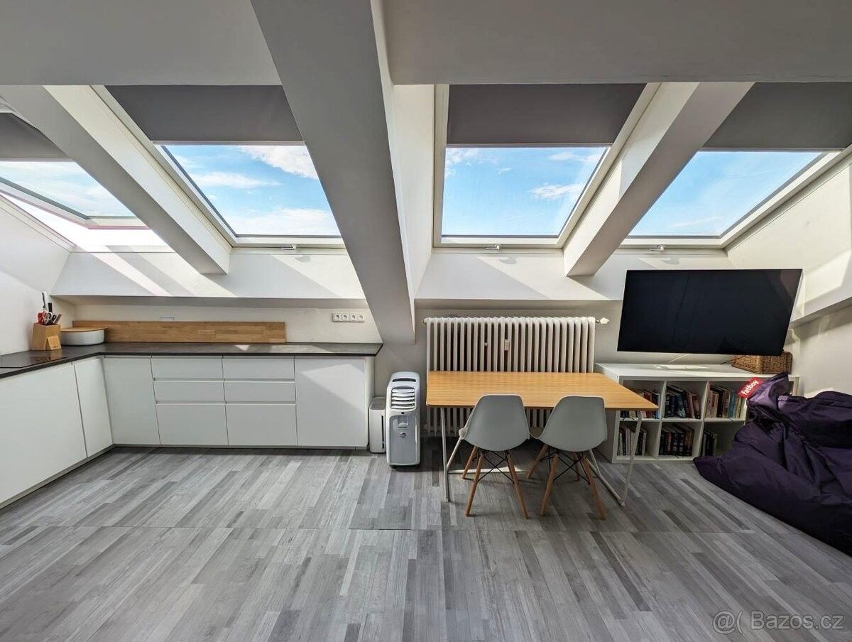 Pronájem byt 2+kk - Praha, 170 00