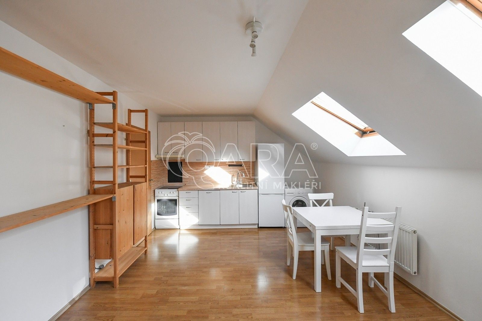 2+kk, Zbuzkova, Praha, 44 m²