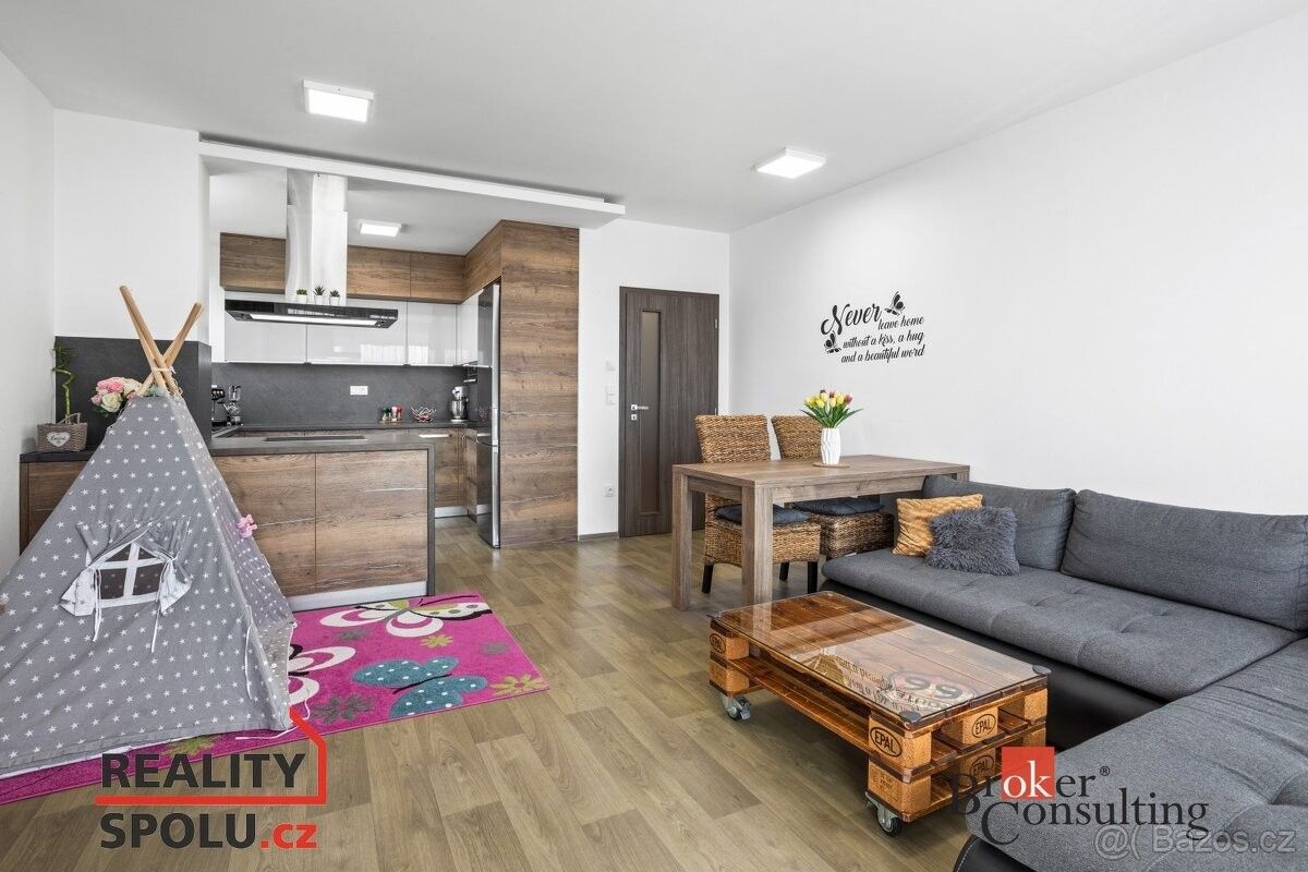 Pronájem byt - Velké Meziříčí, 594 01