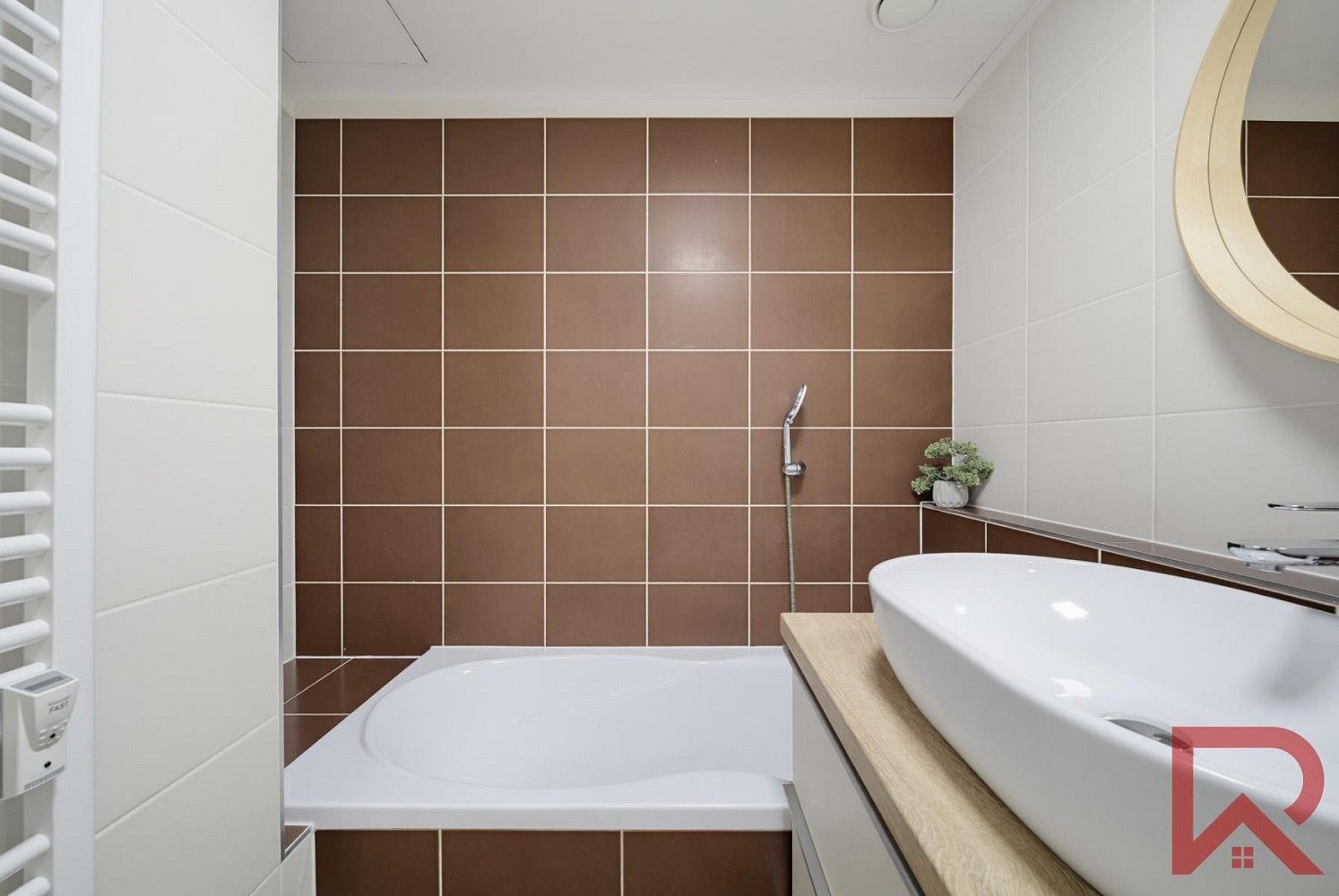 Prodej byt 3+kk - Ostrov, okres Karlovy Vary, Karlovarský kraj, 94 m² - 5