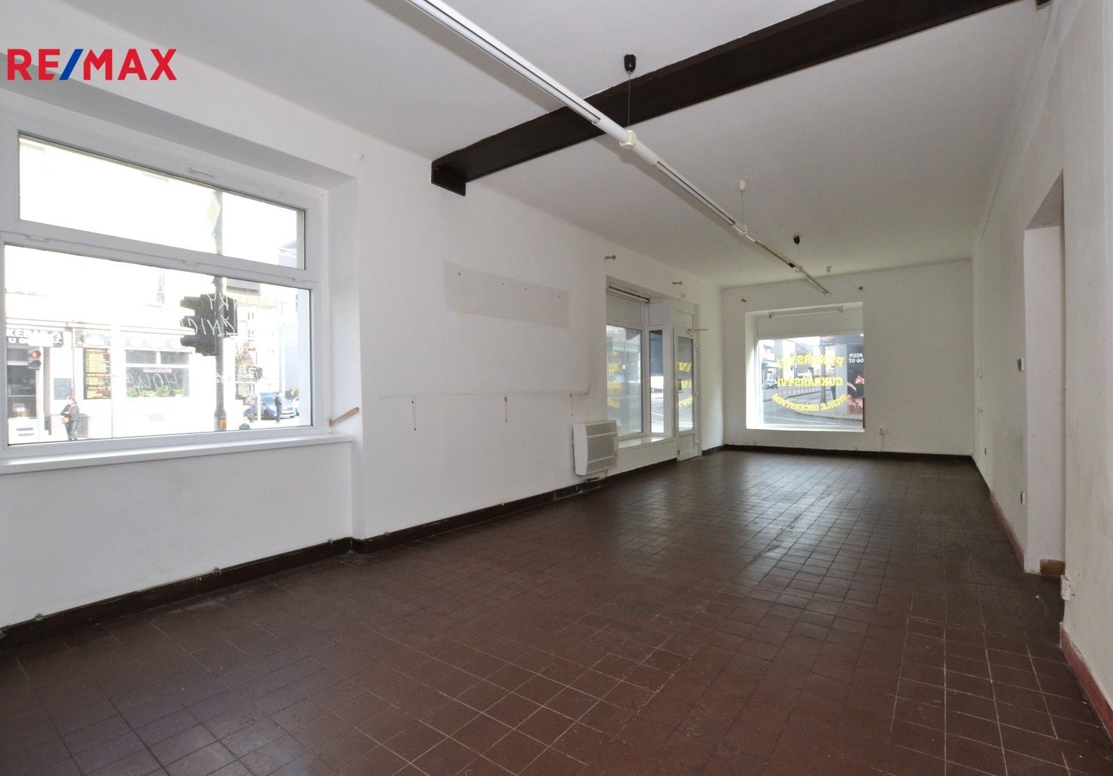 Pronájem obchodní prostory - Koterovská 1280, Plzeň, 100 m²