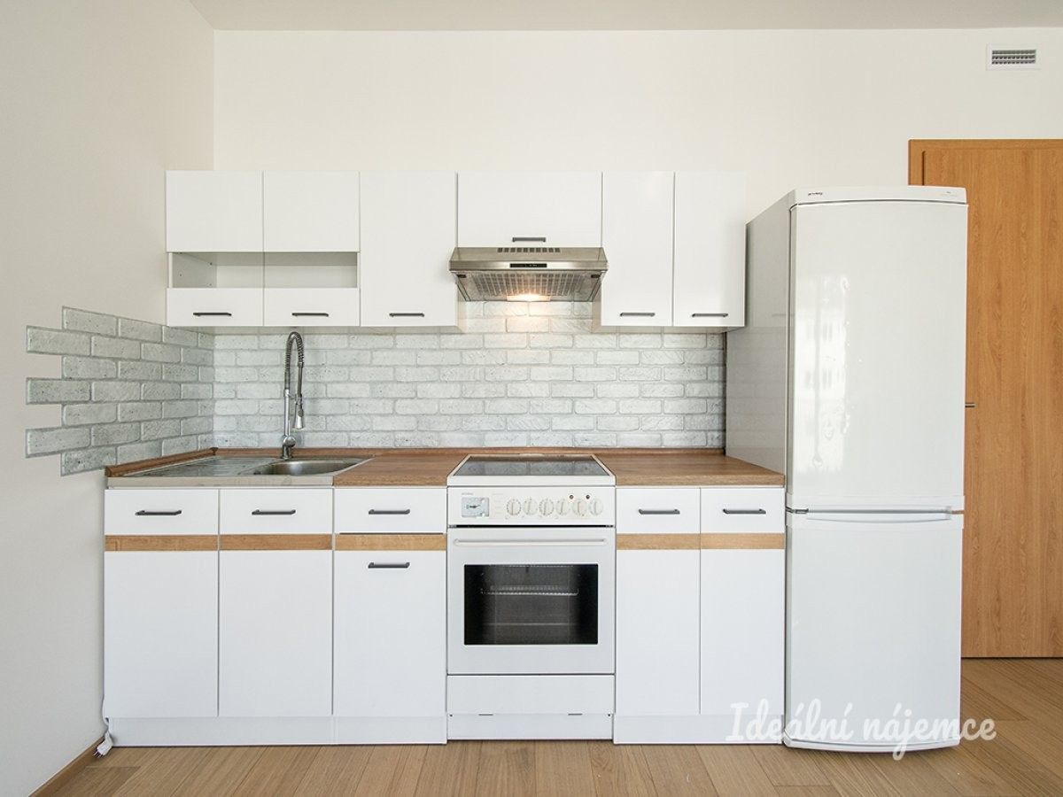 Pronájem byt 1+kk - Vrátnická, Praha, 38 m²