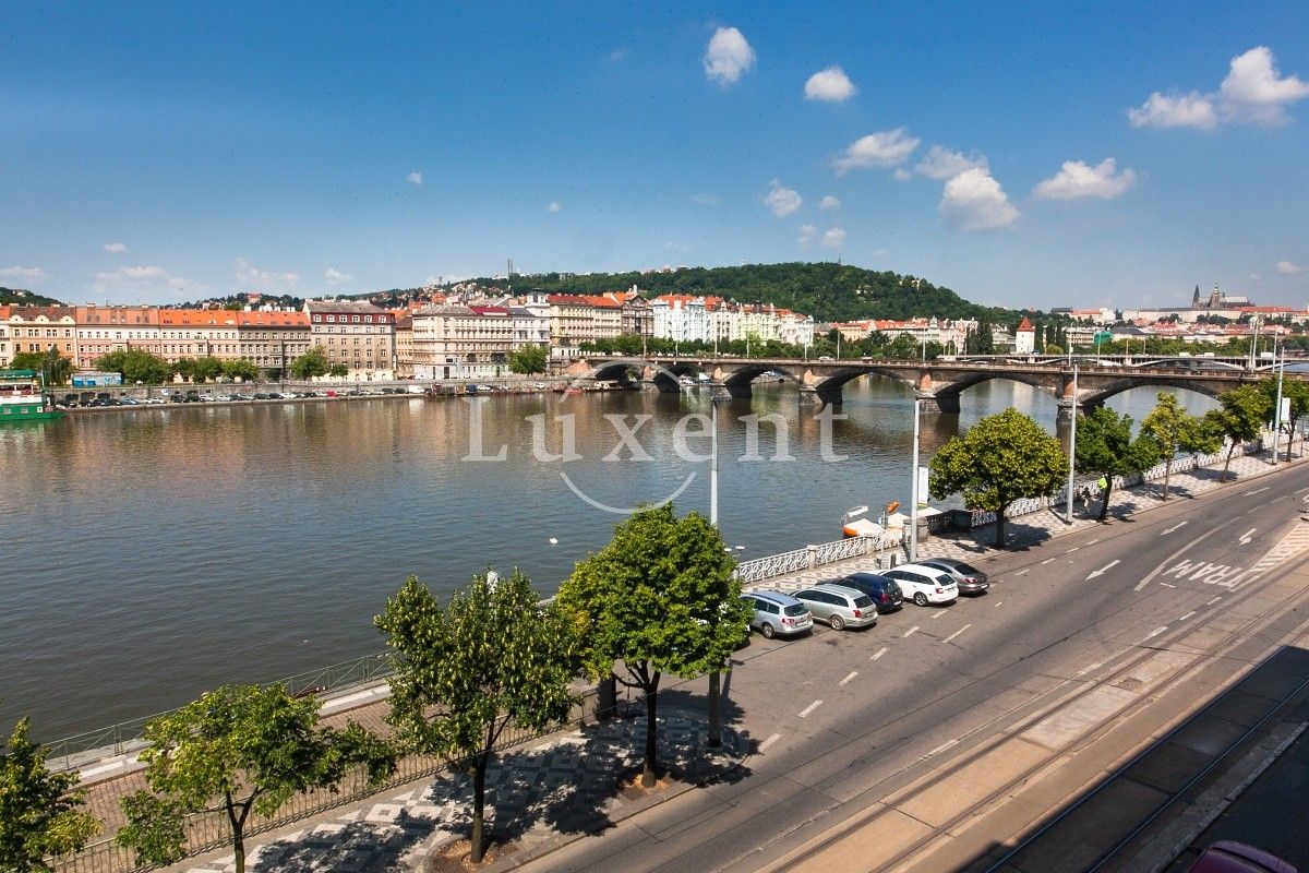 Byty, Rašínovo nábřeží, Praha, 200 m²