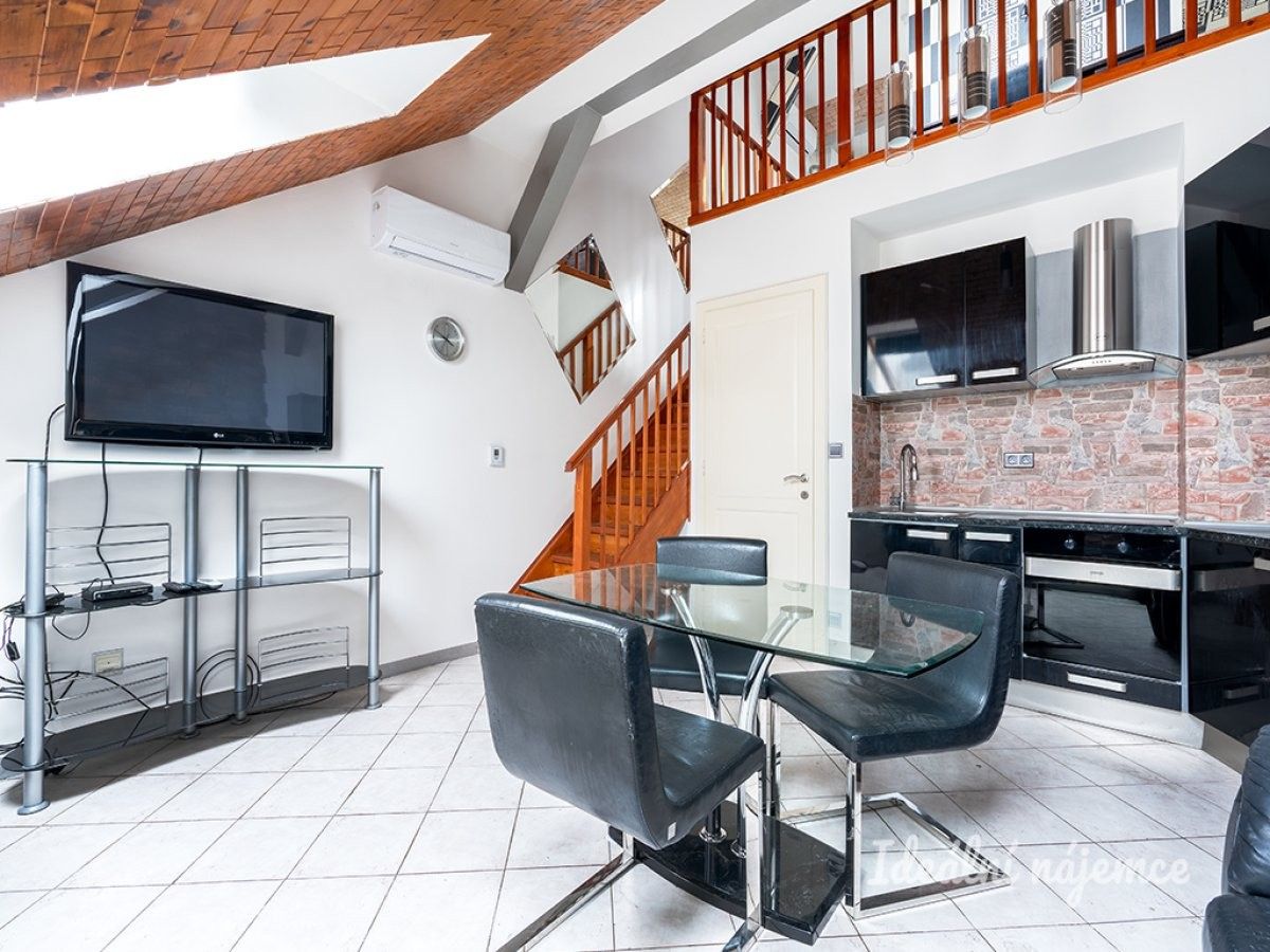 Pronájem byt 2+kk - Sokolská, Praha, 55 m²