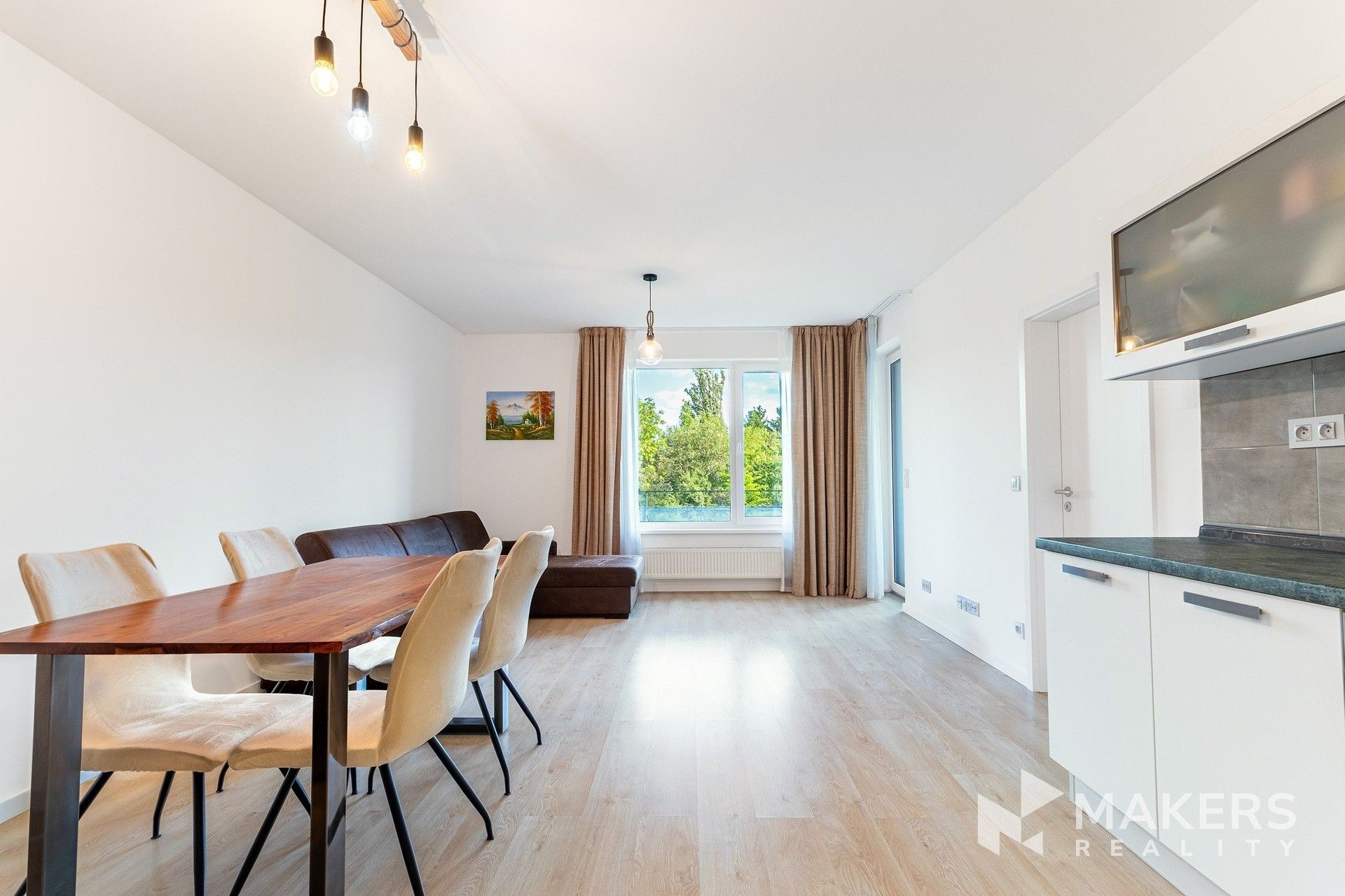 3+kk, Zvěřinova, Praha, 98 m²