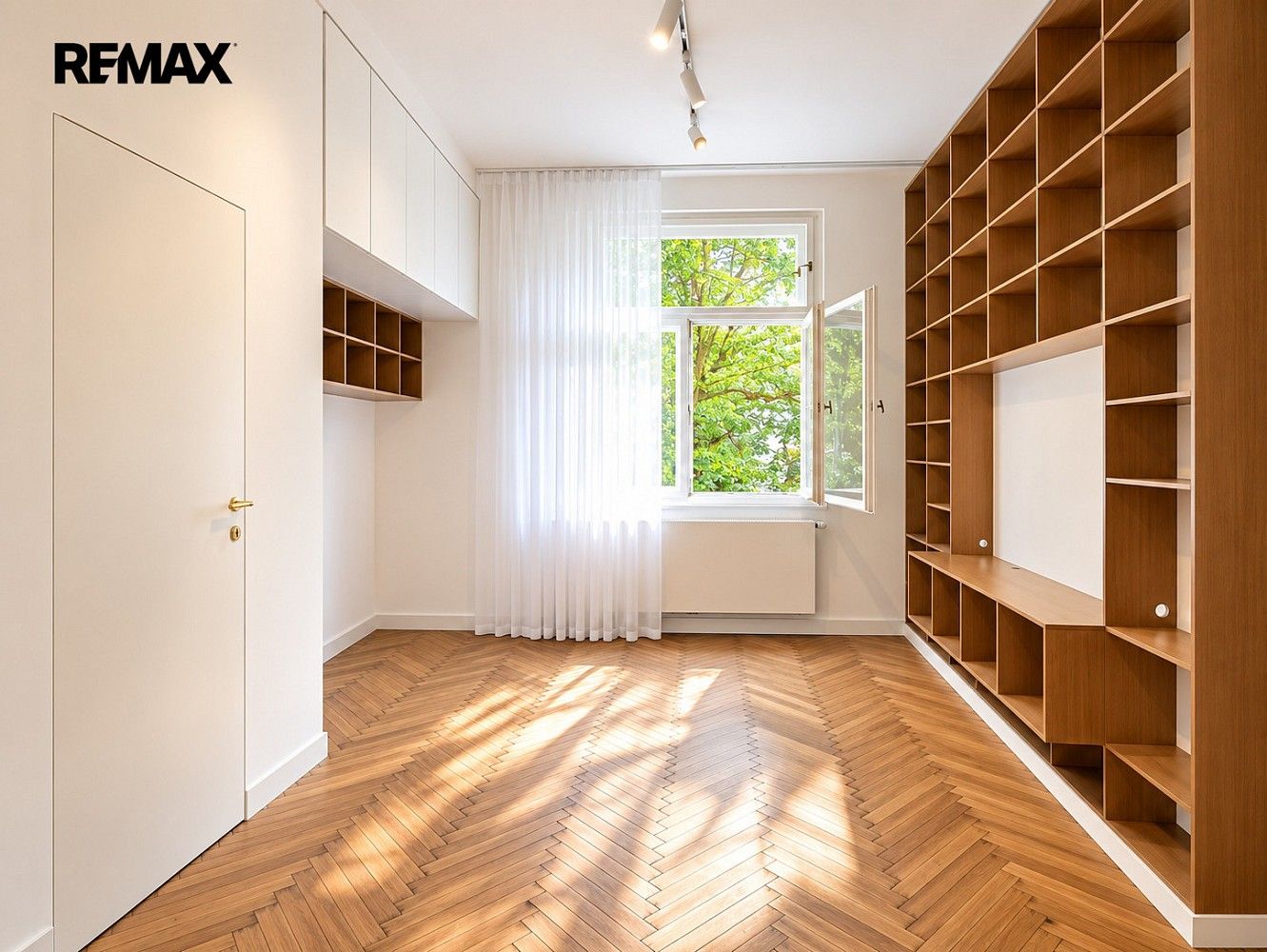 Pronájem byt 3+1 - Národní obrany, Praha 6 - Bubeneč, 91 m² - 2