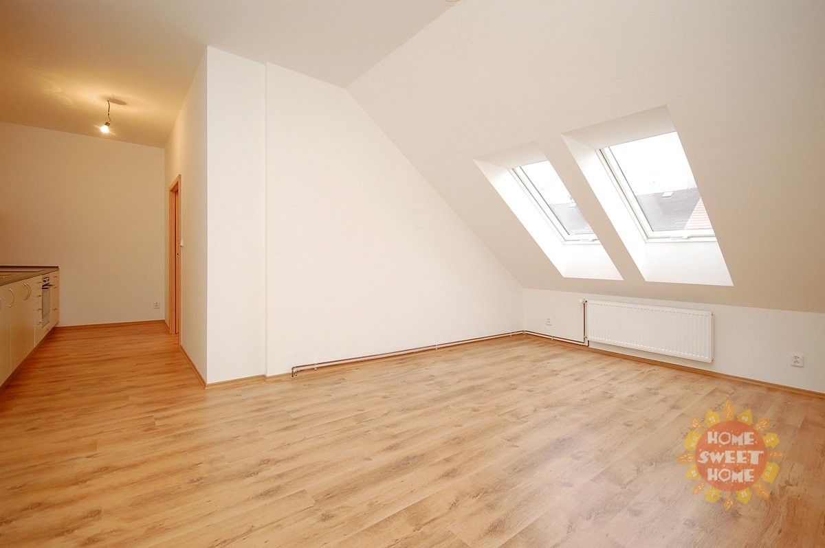 Pronájem byt 2+kk - Žerotínova, Praha, 47 m²