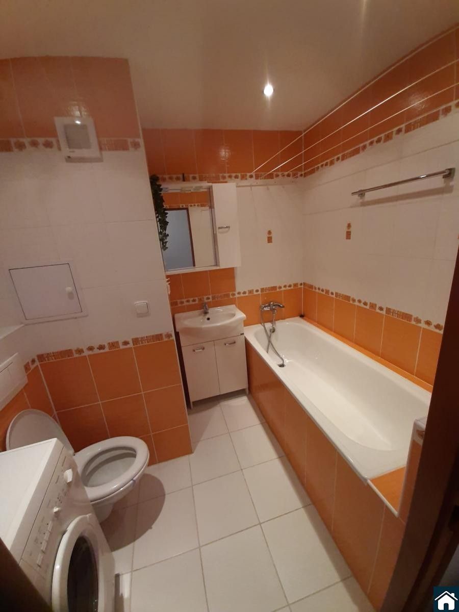 Byt 2+kk · 42 m² · Ciolkovského, Praha - 3