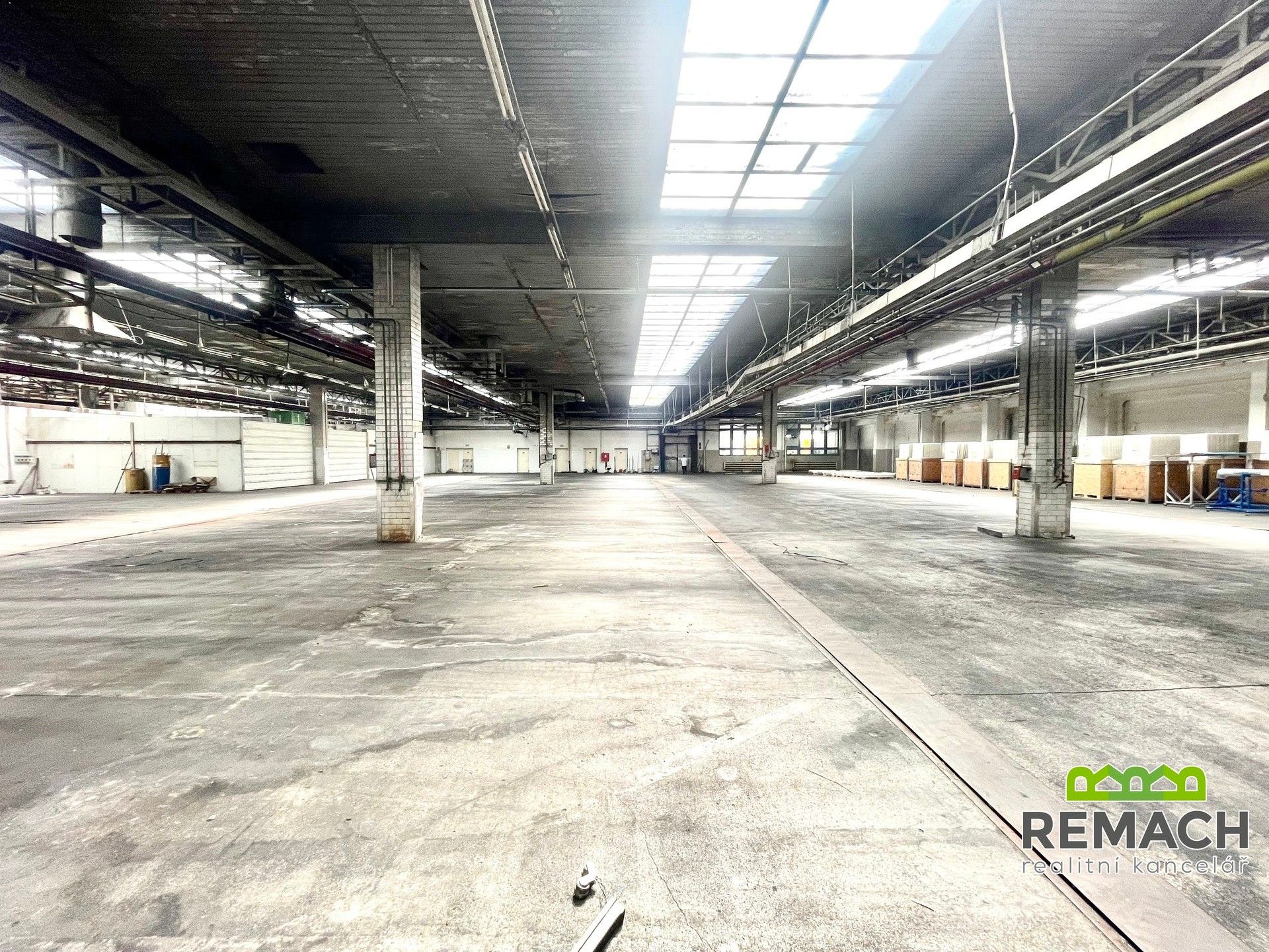 Pronájem sklad - Na Záhonech, Kunovice, 1 800 m²