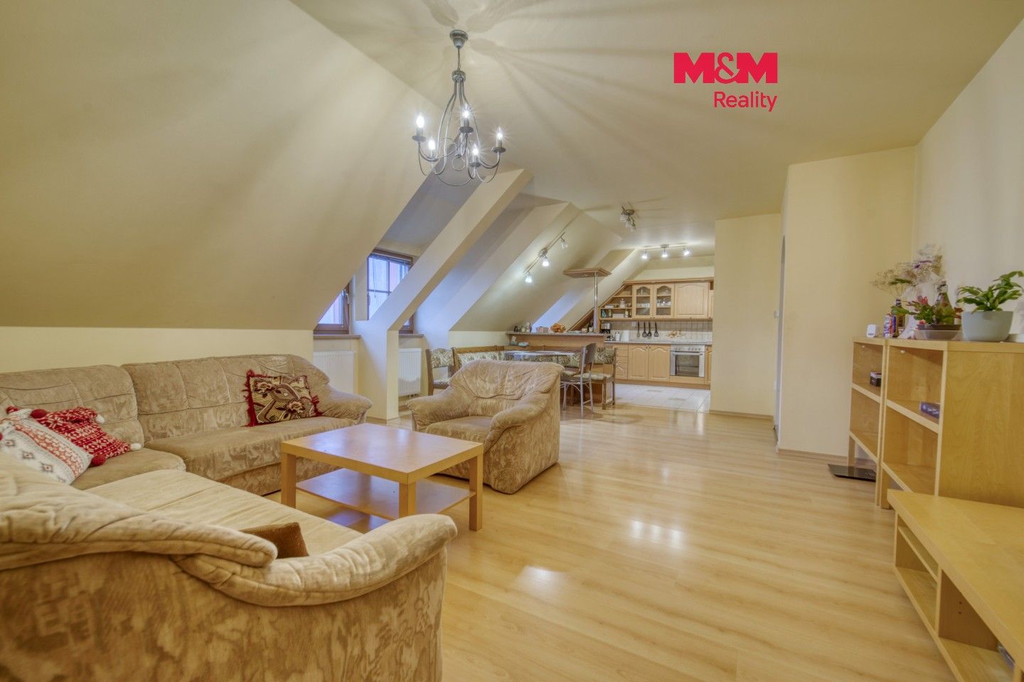 4+kk, náměstí Republiky, Bor, 122 m²