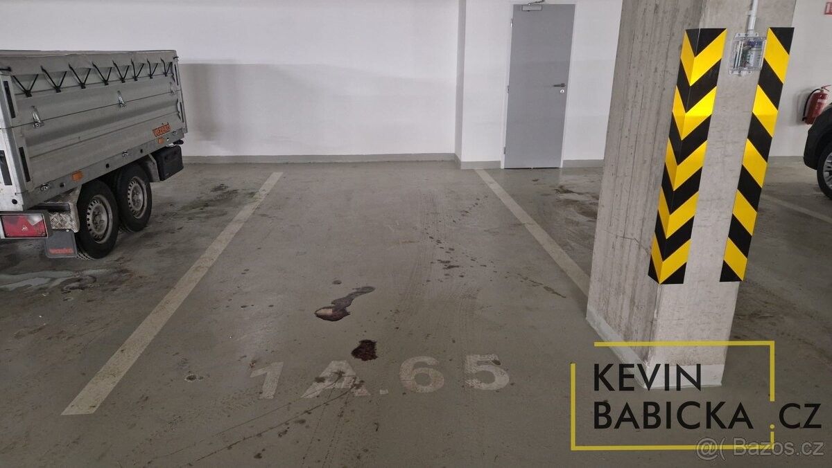 Garáže, Brno, 613 00