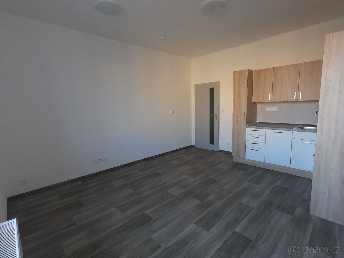 Pronájem byt - Bernartice, 541 01