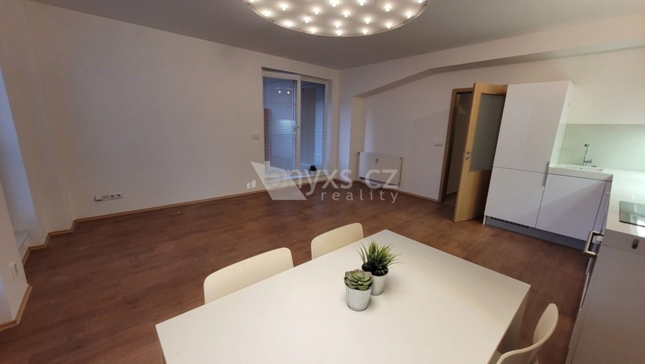 2+kk, Pískařská, Praha, 65 m²