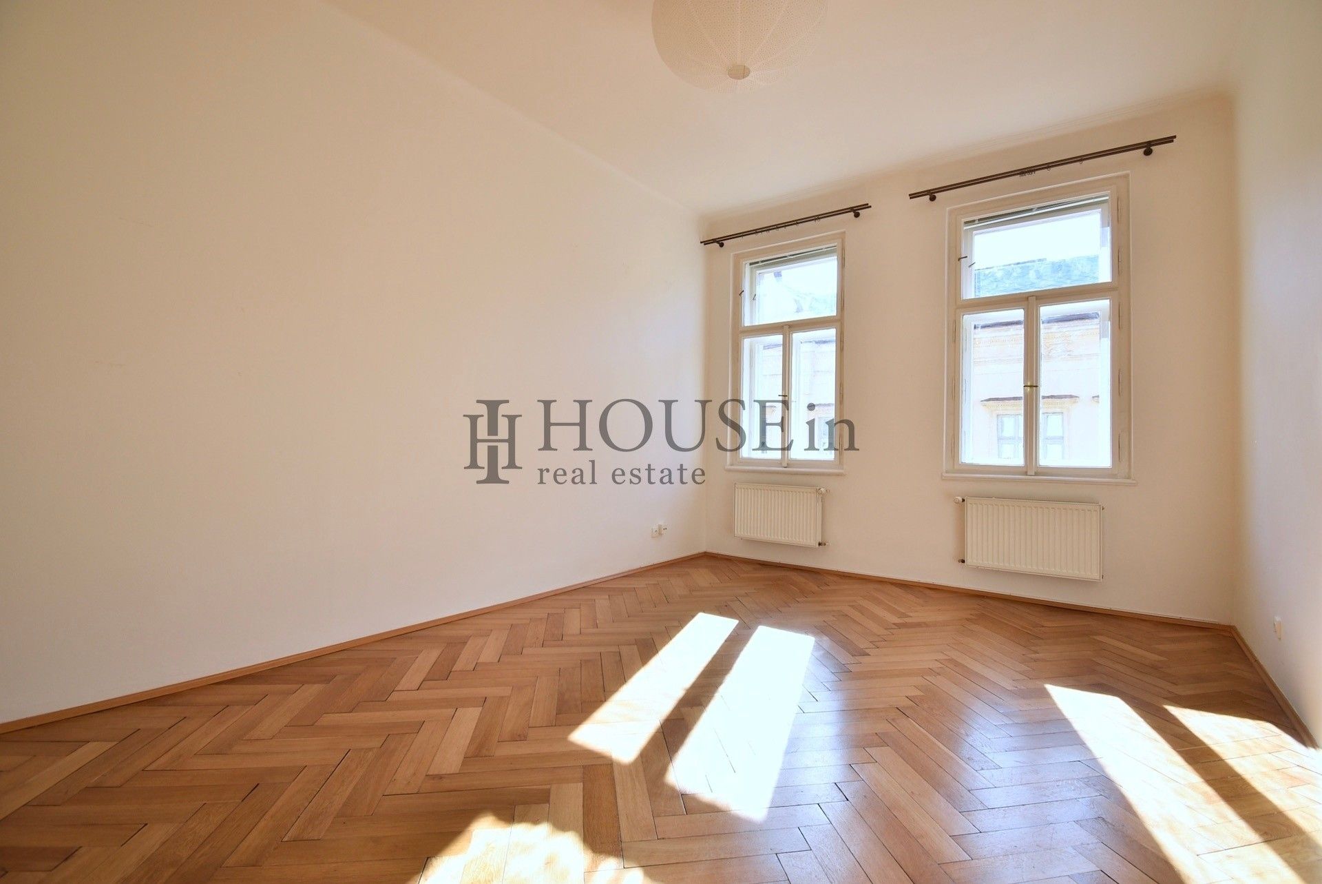 3+kk, Korunovační, Praha, 80 m²