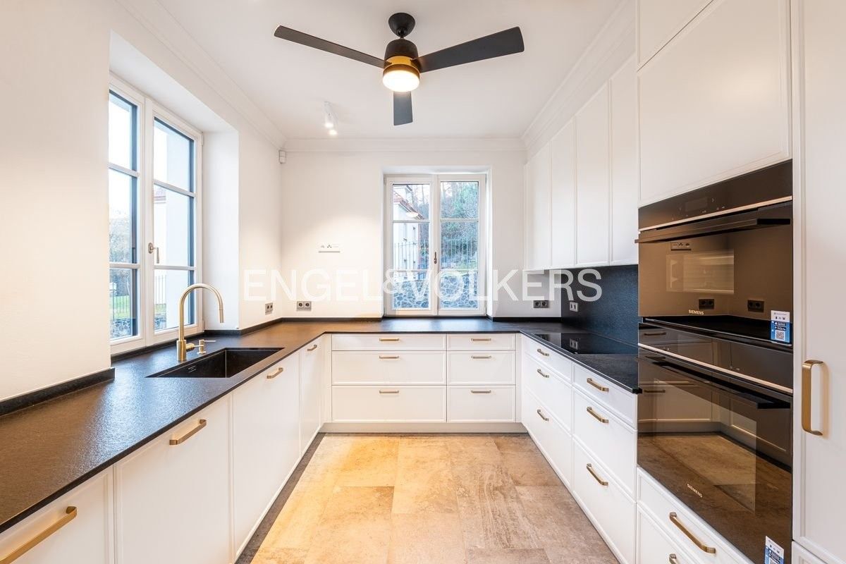 Pronájem vila - V Šáreckém údolí, Praha, 253 m²