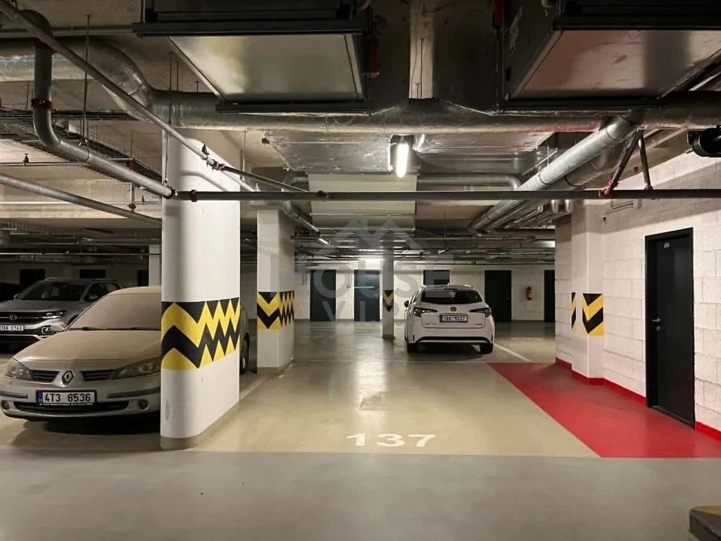 Garáže, Nad Úžlabinou, Praha - Malešice, 13 m² - 2