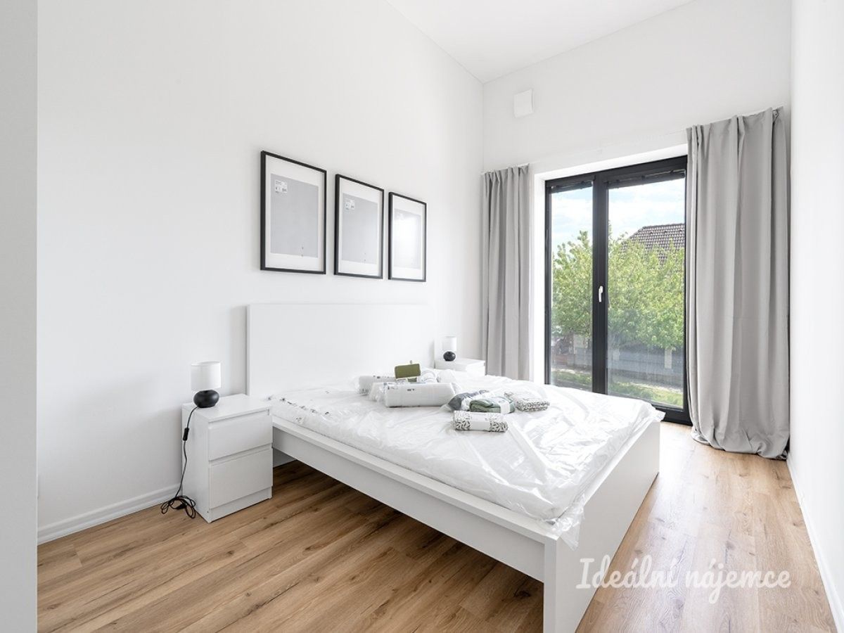 Pronájem byt 2+kk - Za černým mostem, Praha, 66 m² - 5