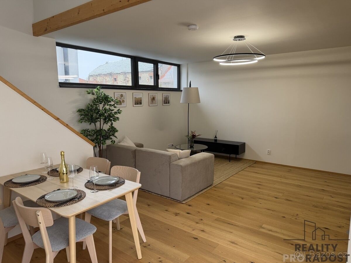 Prodej byt - Unhošť, 273 51