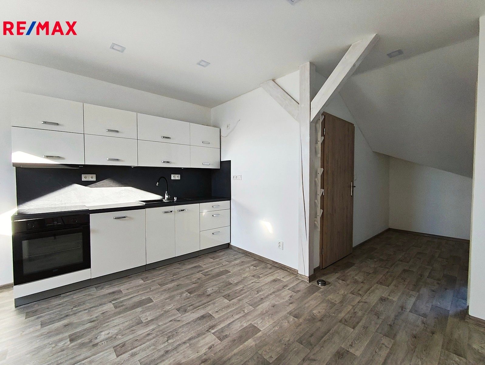 Pronájem byt 2+kk - Průmyslová, Kamenný Újezd, 59 m²