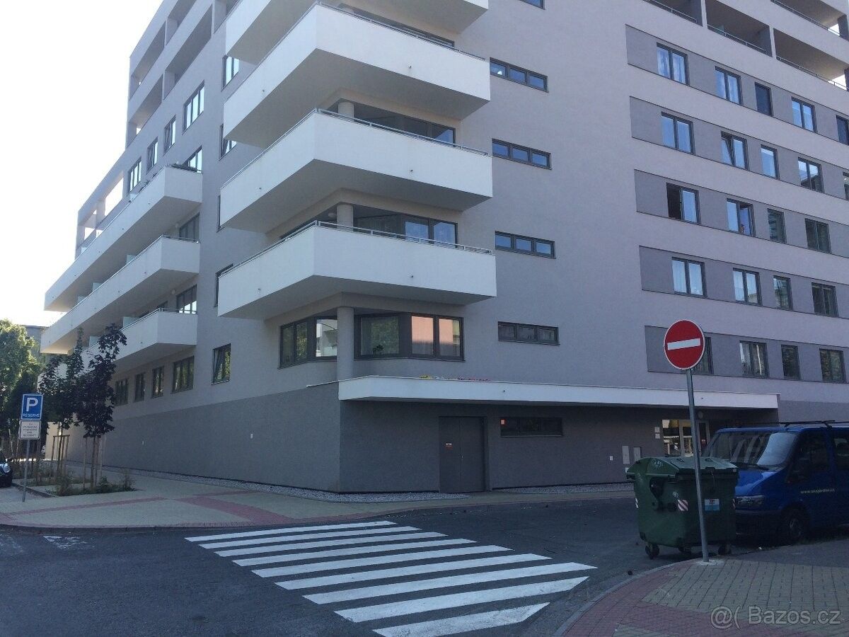 Pronájem garáž - Praha, 190 00