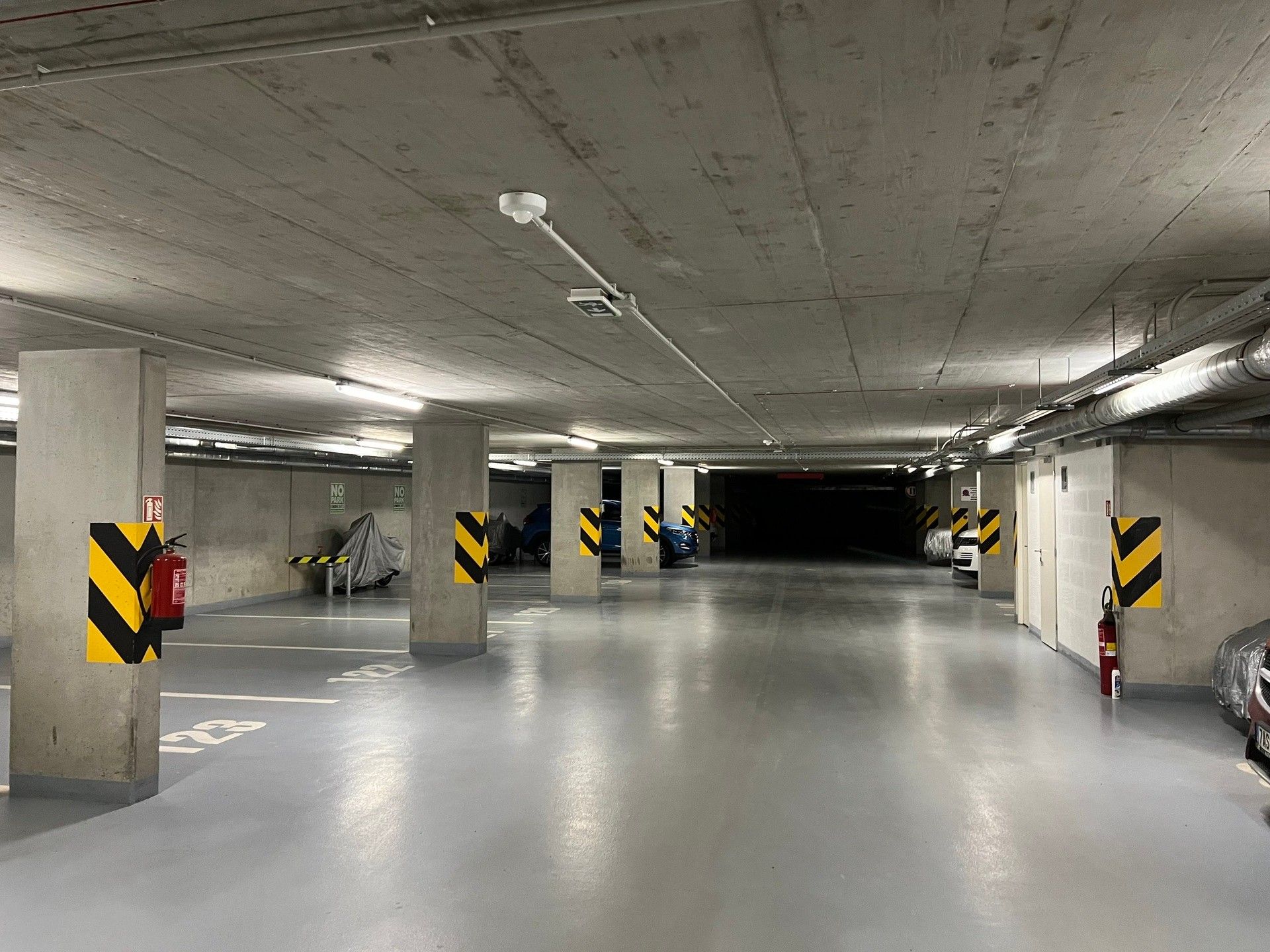 Pronájem garáž - Komunardů, Praha, 13 m²