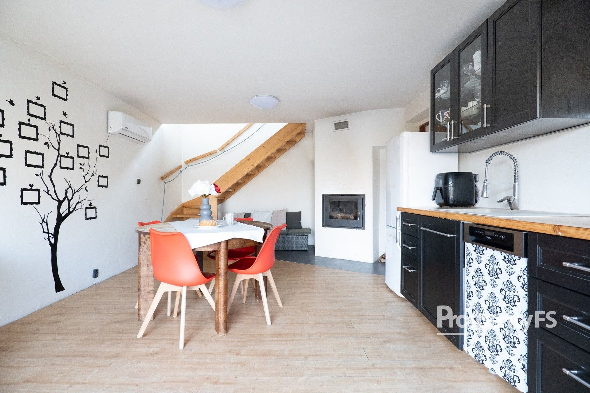 Prodej rodinný dům - Veleň, 141 m²