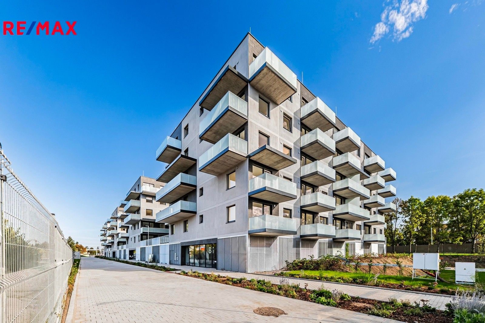Prodej byt 3+kk - Čakovická 883, Praha, 53 m²