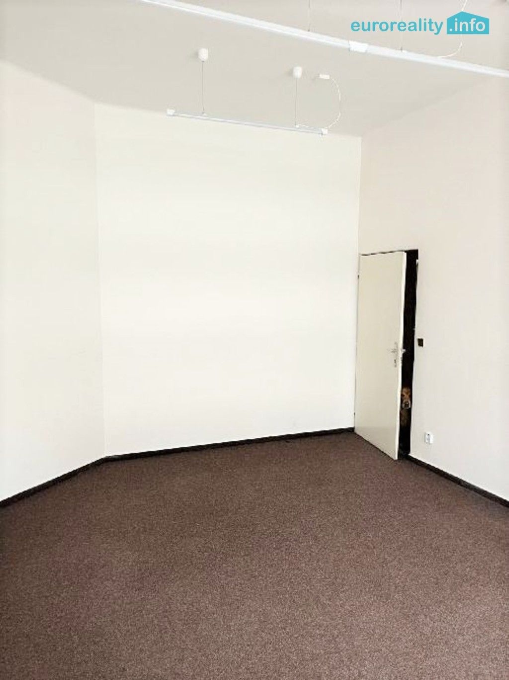 Pronájem kancelář - Domažlická, Praha, 13 m²