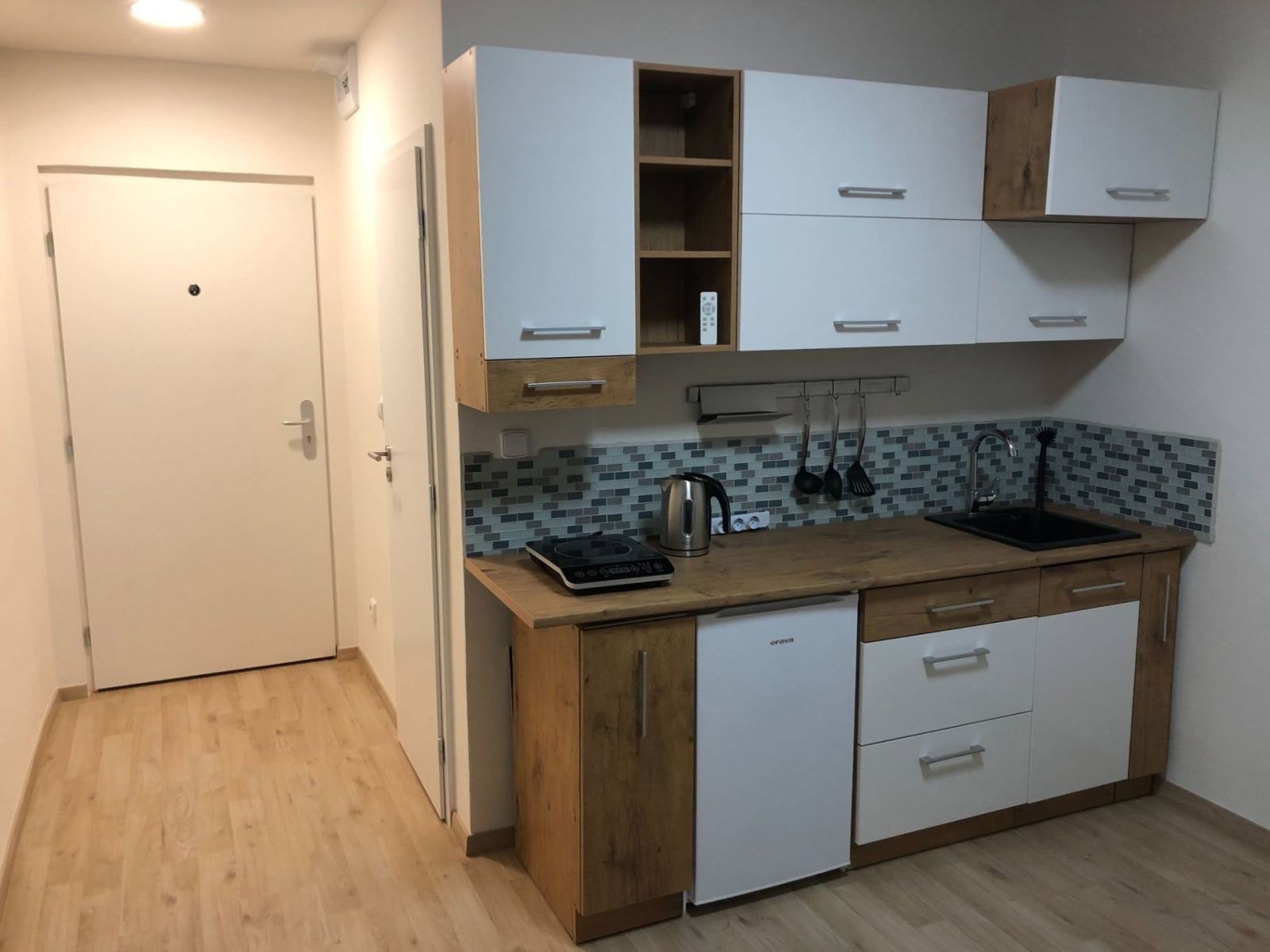 1+kk, Peroutkova, Praha - Radlice, 17 m² - 1