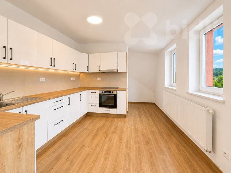 2+kk, Návsí, 82 m²
