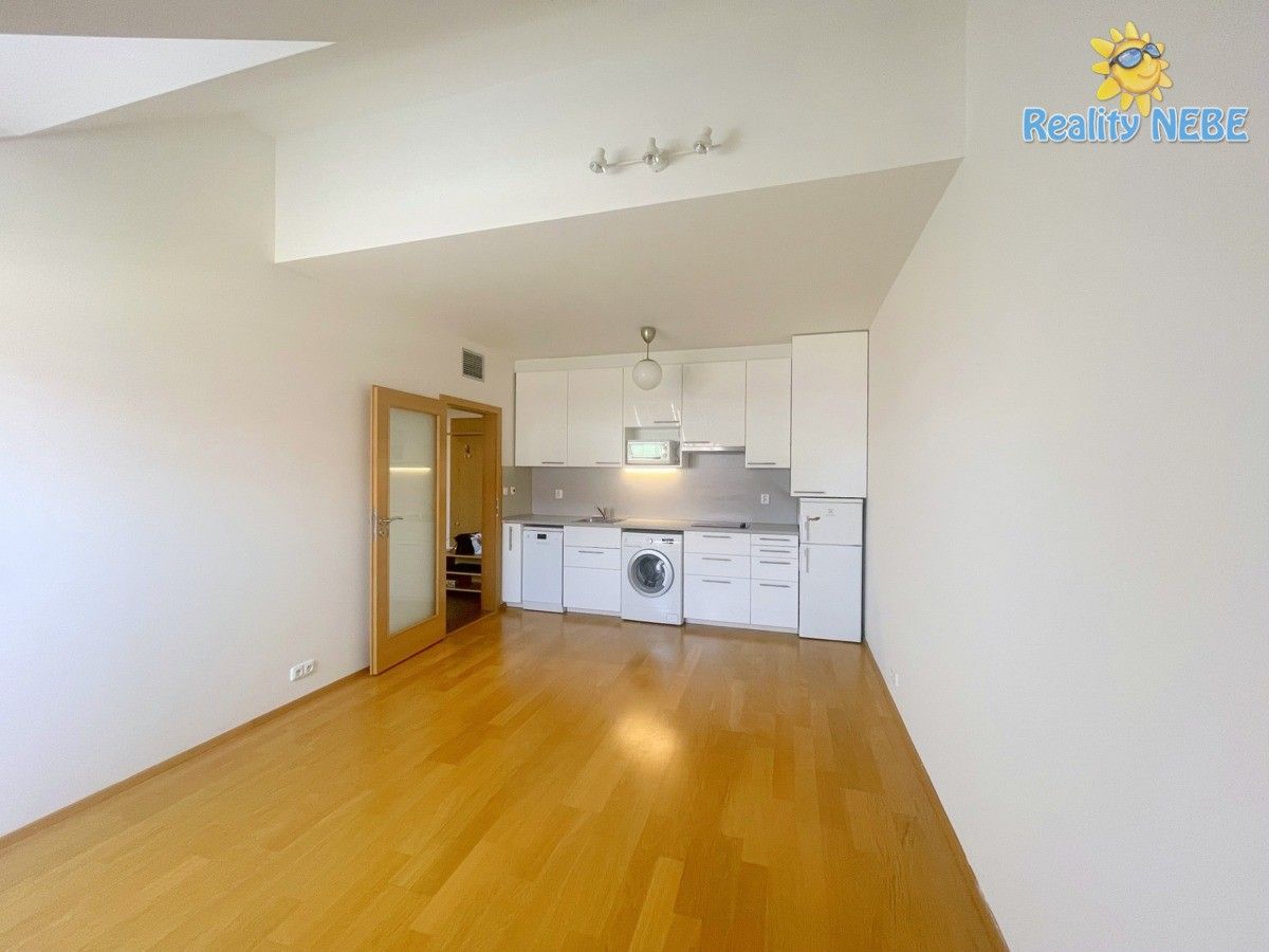 2+kk, Lublaňská, Praha, 38 m² - 2