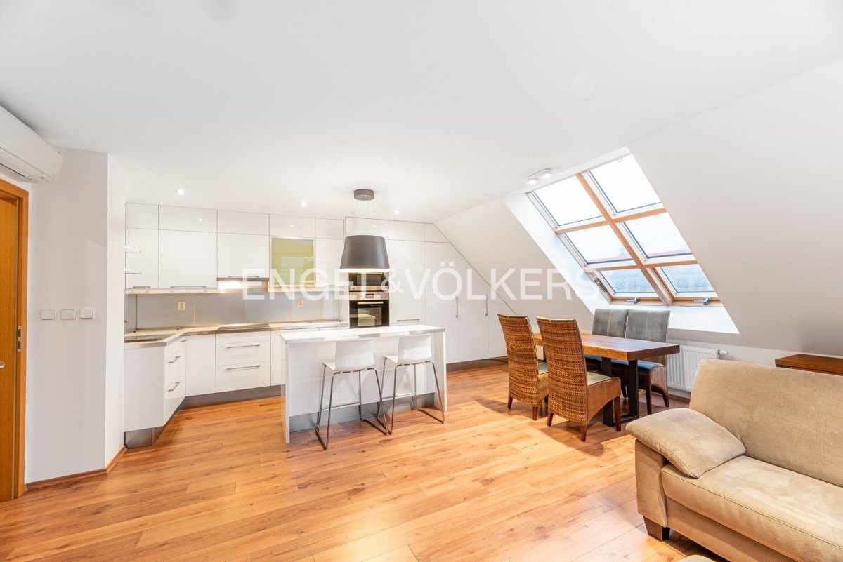 Pronájem byt 2+kk - Kafkova, Praha, 68 m²