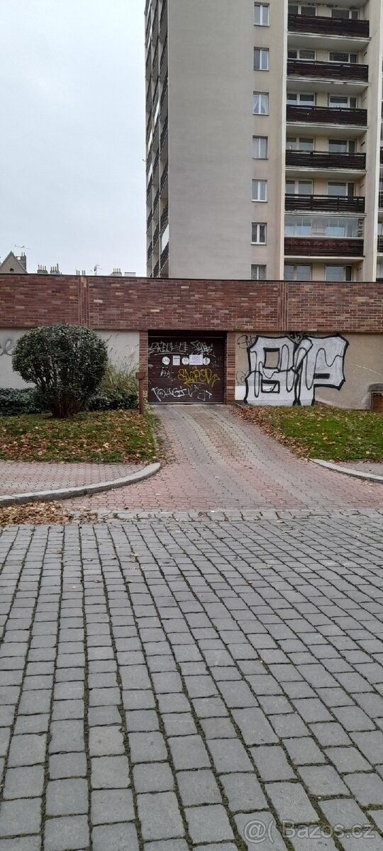 Garáže, Praha, 100 00