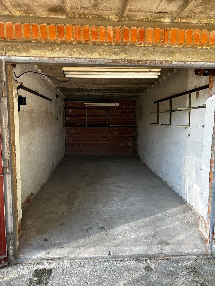 Garáže, Zlín, 760 01