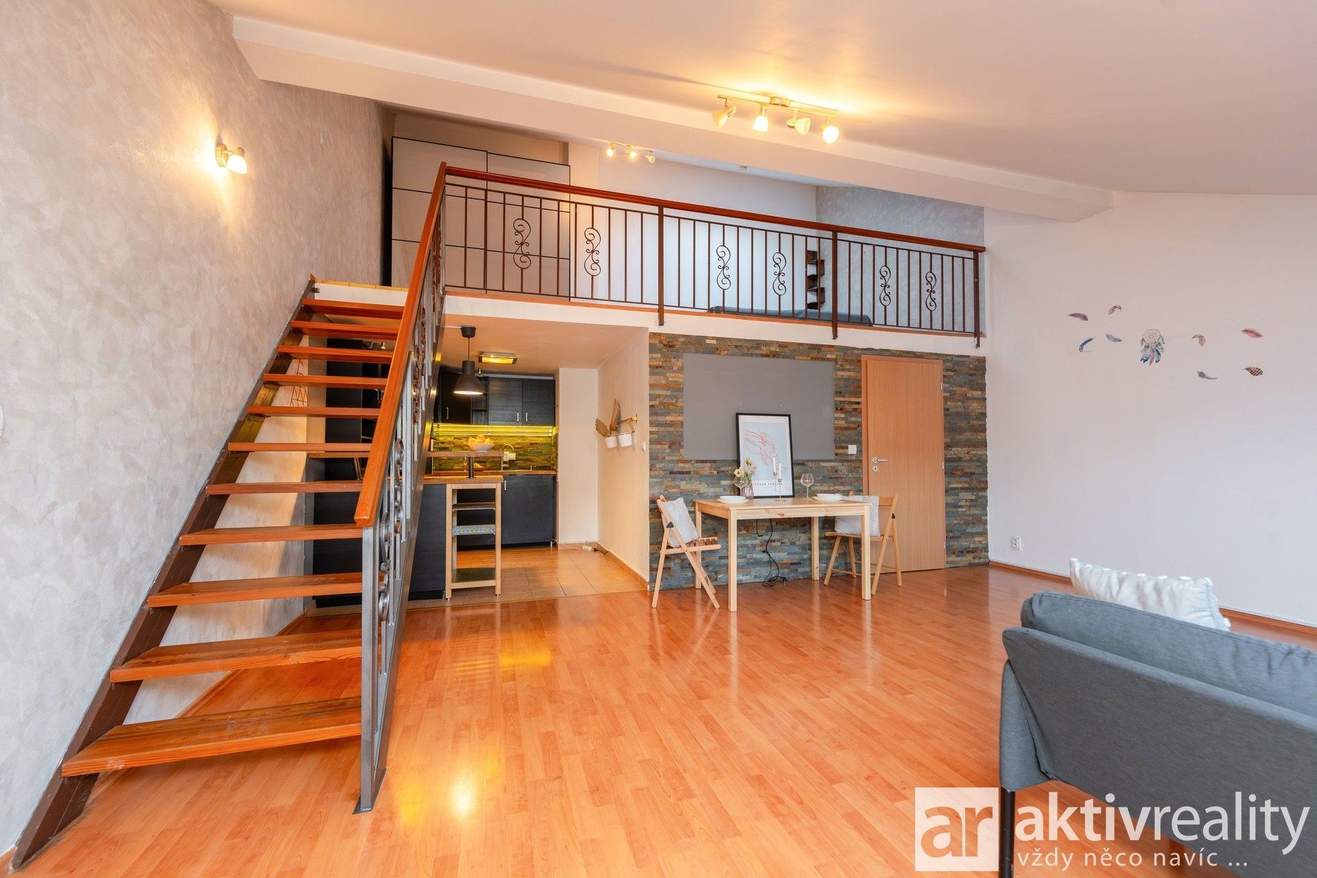 Prodej byt 2+kk - Komenského, Šestajovice, 63 m²