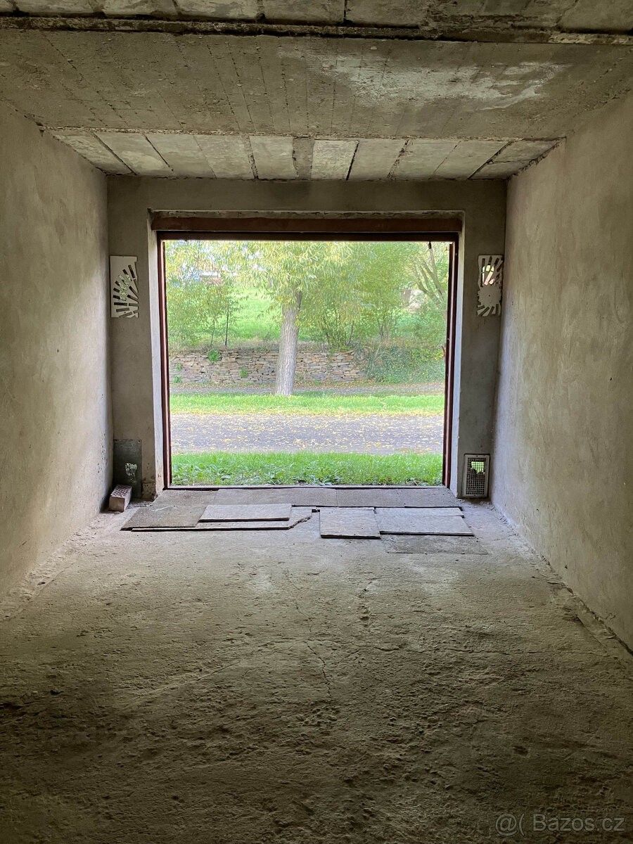 Garáže, Uhlířské Janovice, 285 04