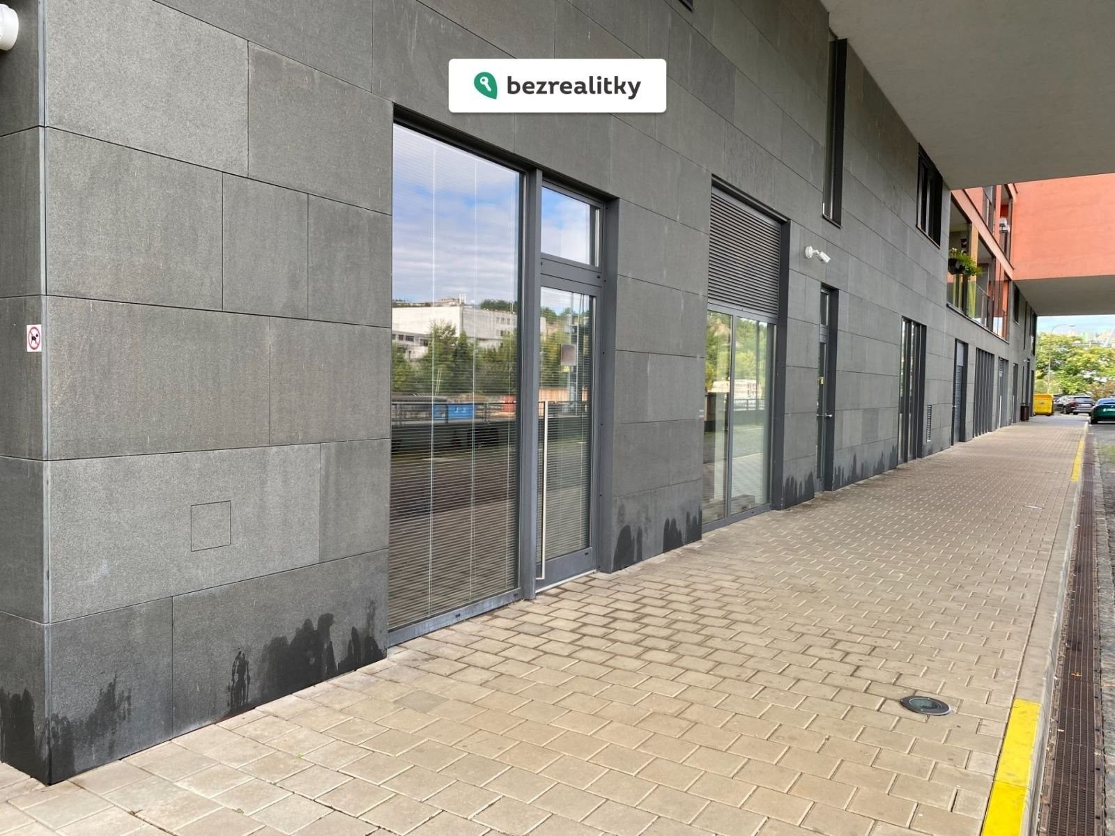 Prodej komerční - V přístavu, Praha, 45 m²