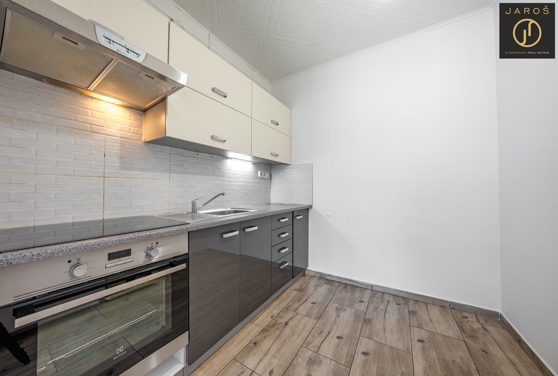 Pronájem byt 2+kk - Anglická, Kladno, 42 m²