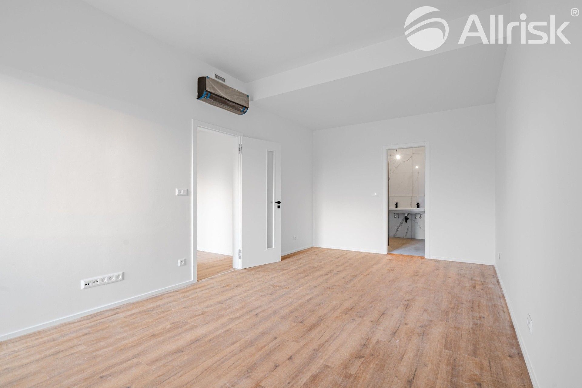 Prodej byt 4+kk - Svatopetrská, Brno Komárov, 162 m² - 5