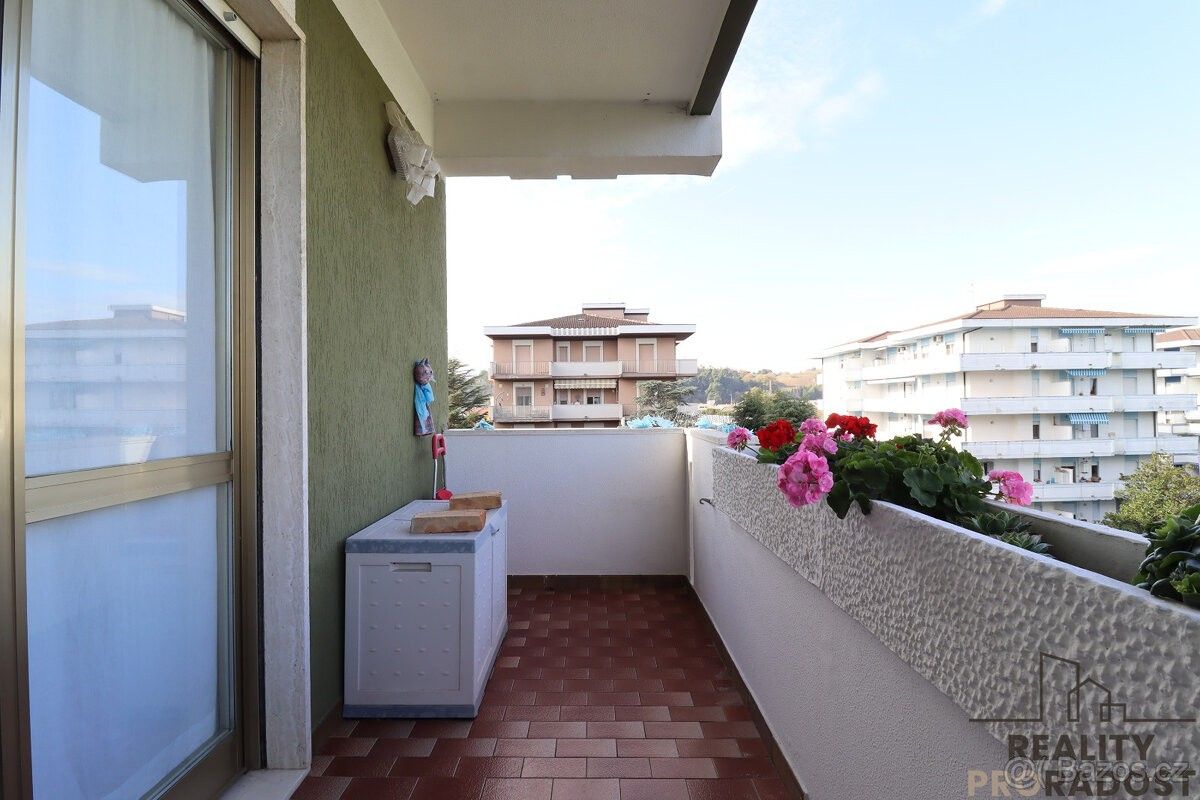 Byty, 987 66, Zahraničí