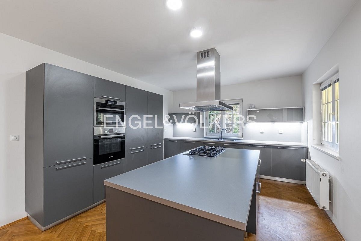 Rodinný dům · 302 m² · Praha - Nebušice, okres Praha 6, Hlavní město Praha - 3